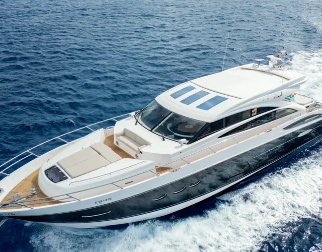 Luxury and comfort yacht for 12 guests