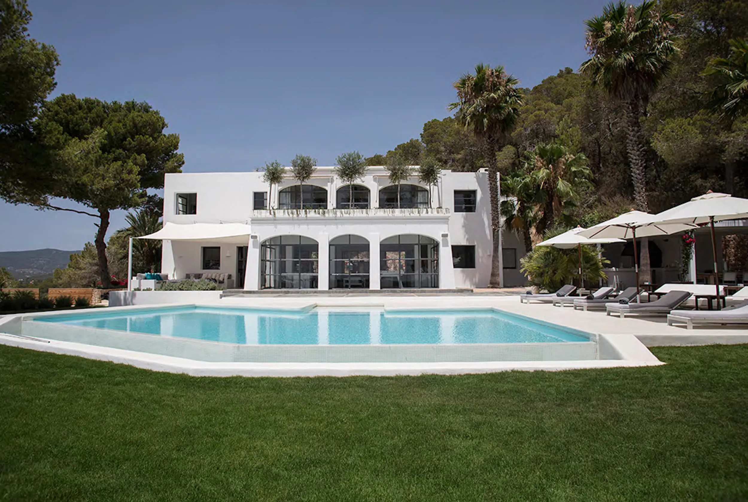 modern 6 bedroom big villa with pool
