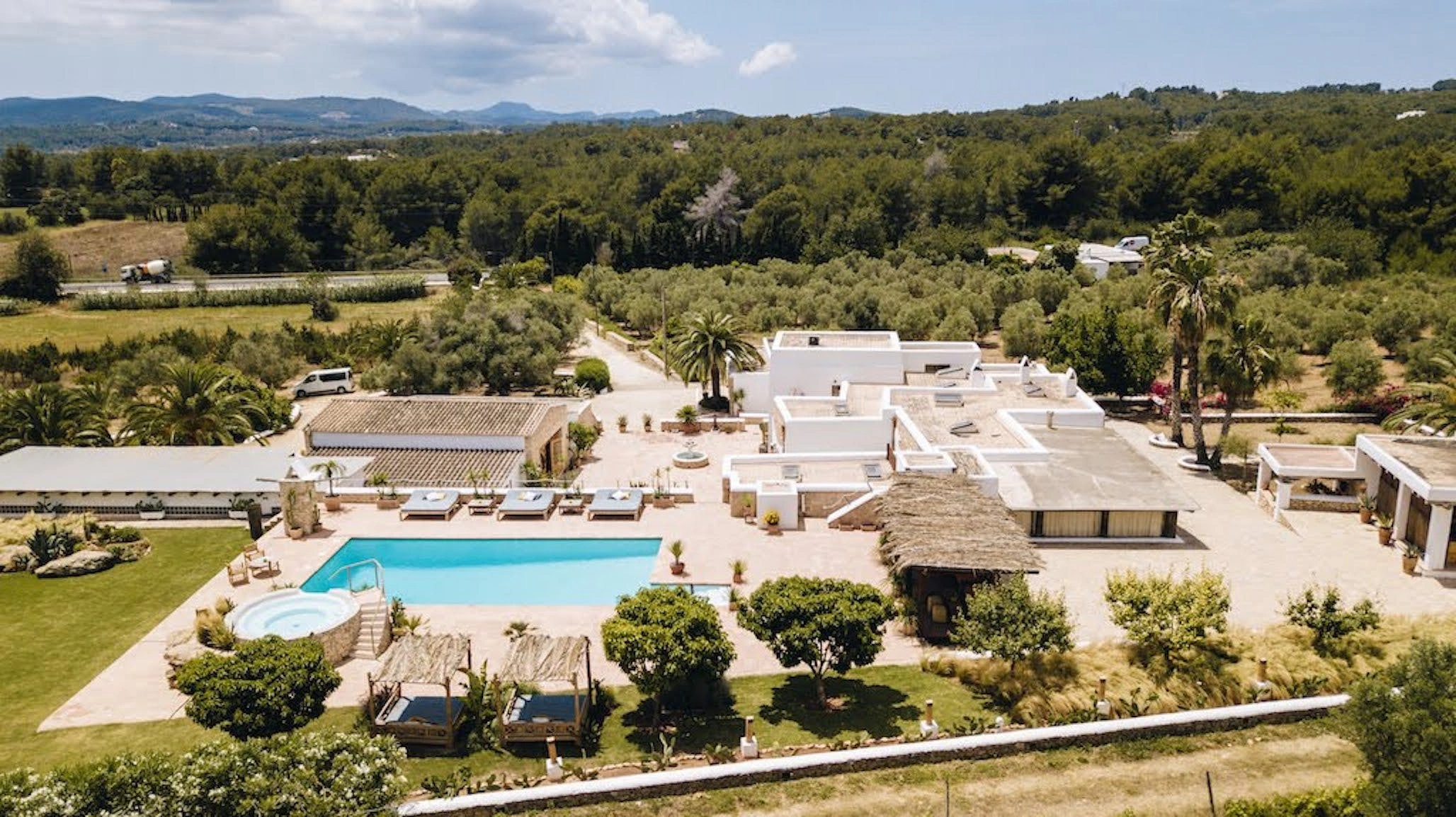 Villa with Pool Property View