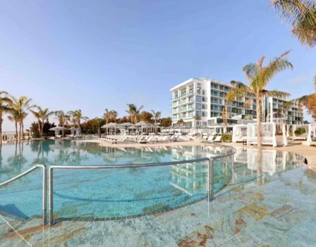 Turqouise Pool infront of Ibiza Hotel